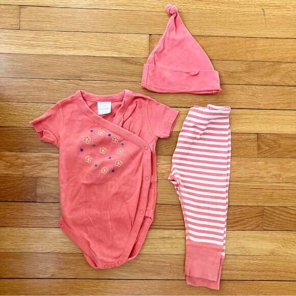 Hanna Andersson Coral Cotton Floral Wiggle Set Wrap Bodysu Leggings Hat 75 12-18 - Picture 1 of 3